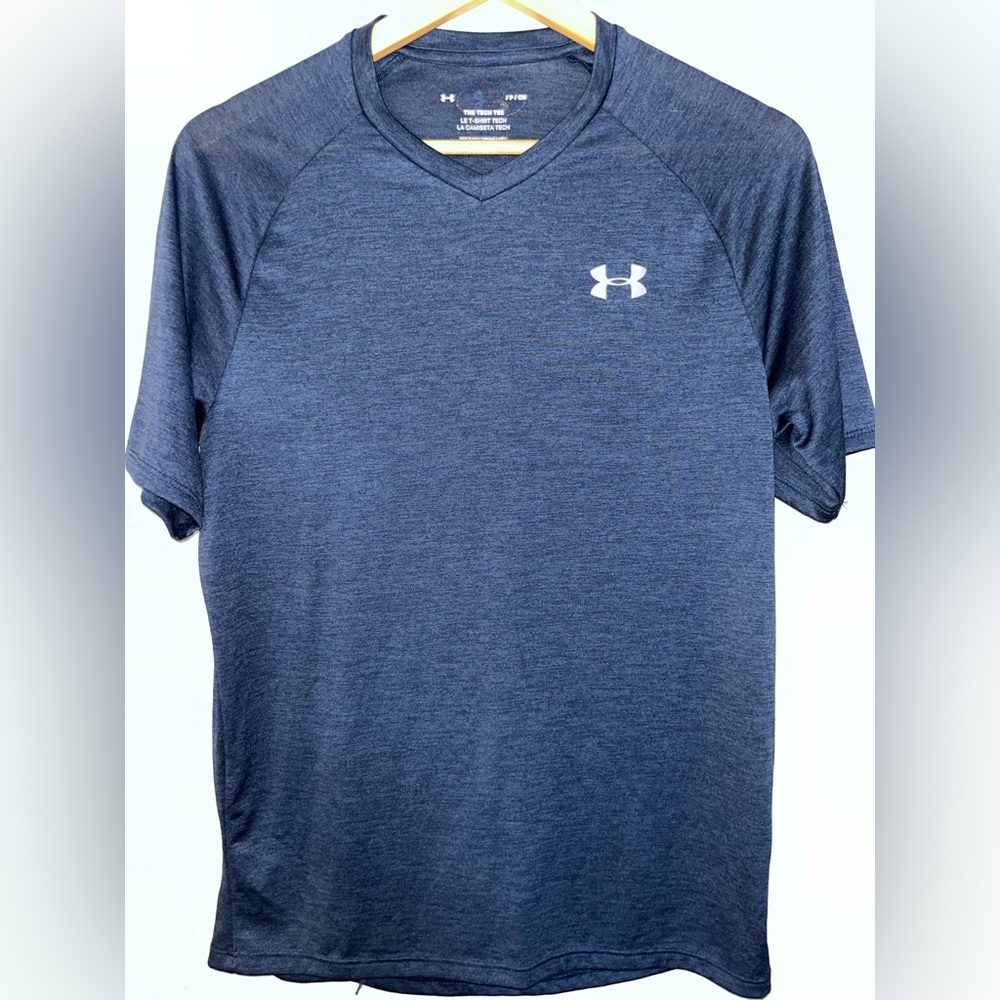 Men’s Under Armor Tech Tee. Size small. Condition is gently used.